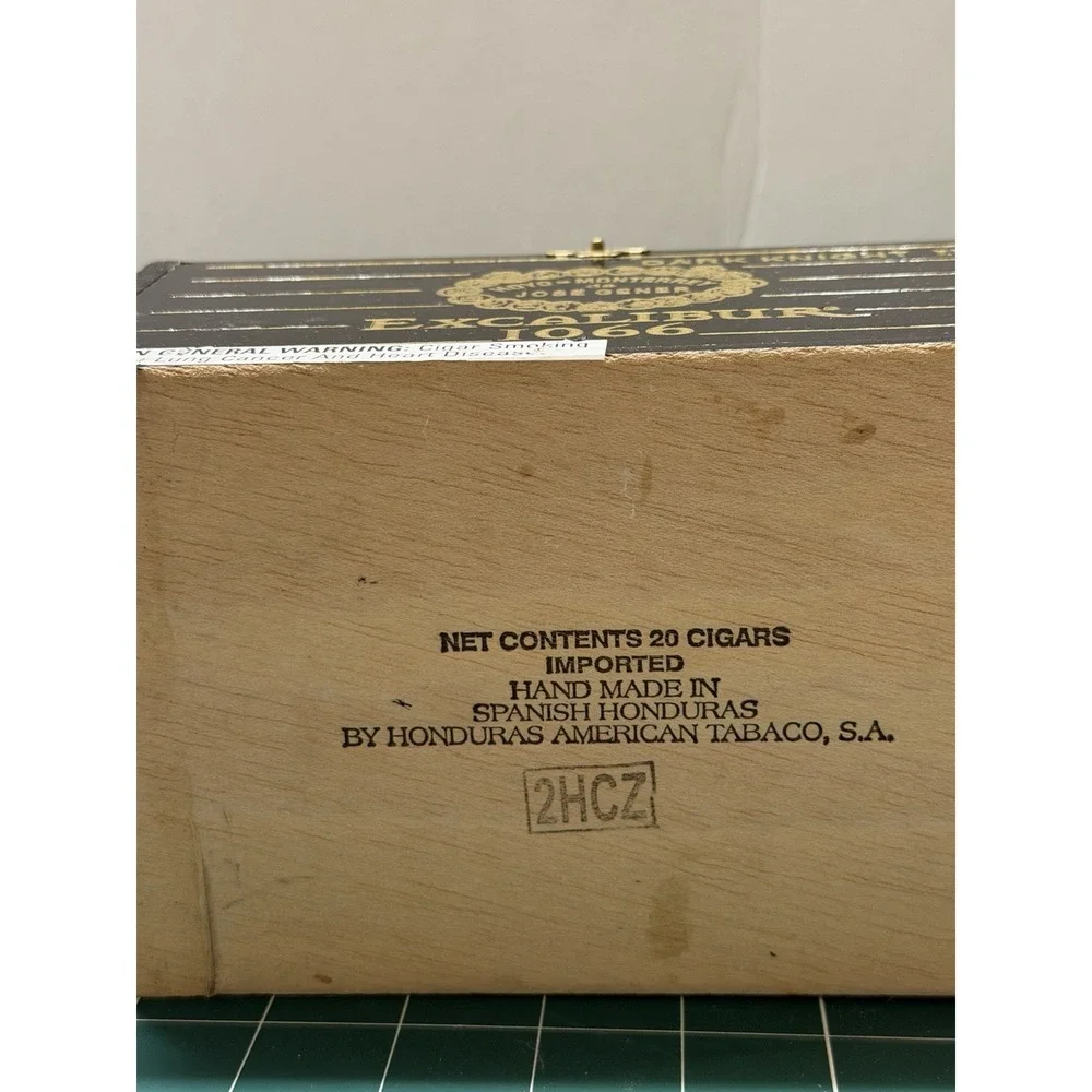 Hoyo de Monterrey-Jose Gener Excalibur Empty Cigar Box No. 1066‎ Missing Clasp